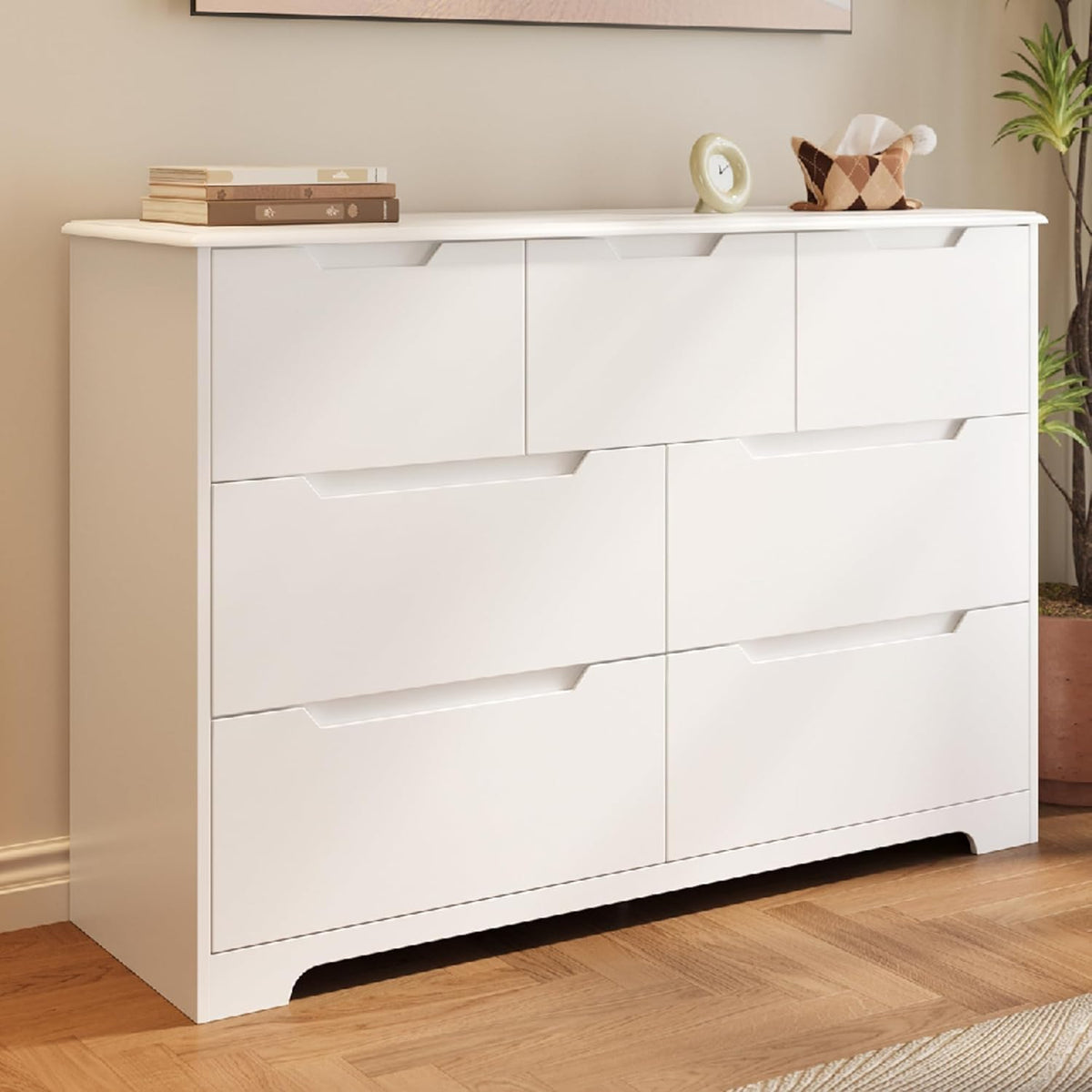 White 7 Drawer Dresser U38634