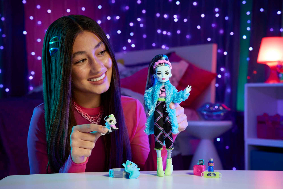 Monster High Creepover Party Doll P716